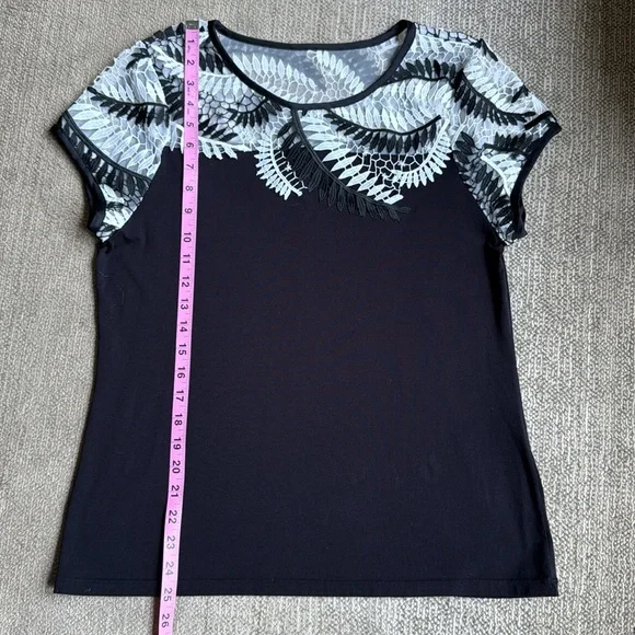 WHITE HOUSE BLACK MARKET-Black/White Lace Detail Top-Cap Sleeves-Knit Body Sz M - Picture 7 of 12